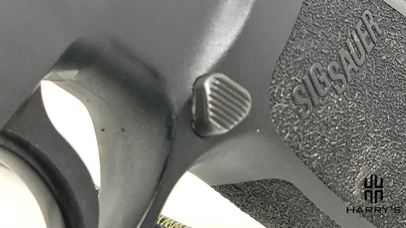 Glock 17 vs Sig P320 mag release